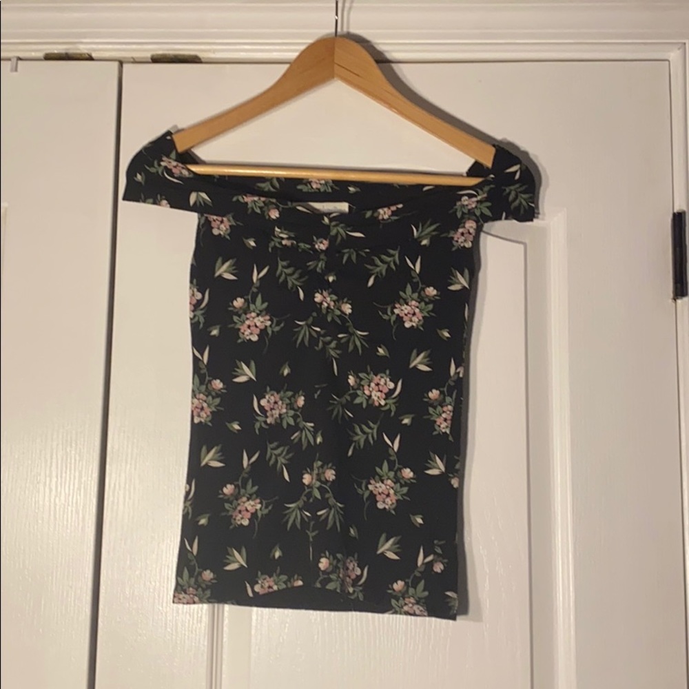 Aèropostale Off the Shoulder Black Floral Shirt